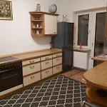 1 Zimmerwohnung Mit Kueche, Balkon Und Badezimmer In Apartmen *
