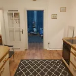 Apartment 1 Zimmerwohnung Mit Kueche, Balkon Und Badezimmer In Apartmen