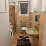 Apartment 1 Zimmerwohnung Mit Kueche, Balkon Und Badezimmer In Apartmen Dusseldorf