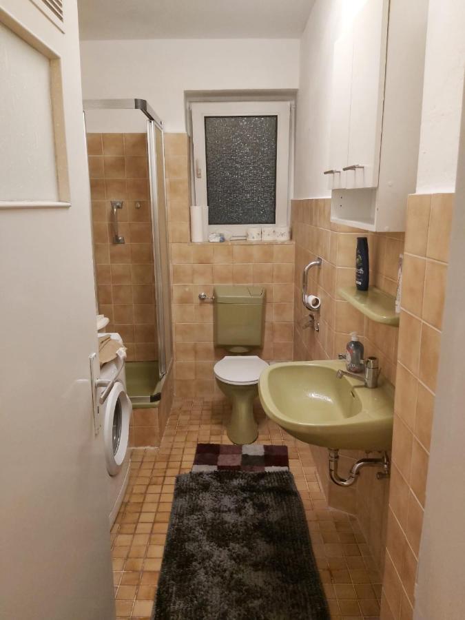 Apartment 1 Zimmerwohnung Mit Kueche, Balkon Und Badezimmer In Apartmen Dusseldorf