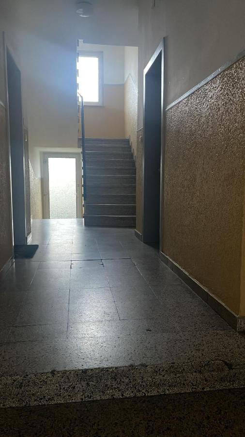 1 Zimmerwohnung Mit Kueche, Balkon Und Badezimmer In Apartmen Apartment Düsseldorf